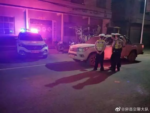 24日全縣夜查酒駕,查獲違法行為23起,拘留1人,酒駕4起......