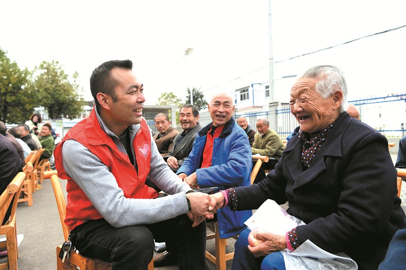 志愿者養老院送溫暖