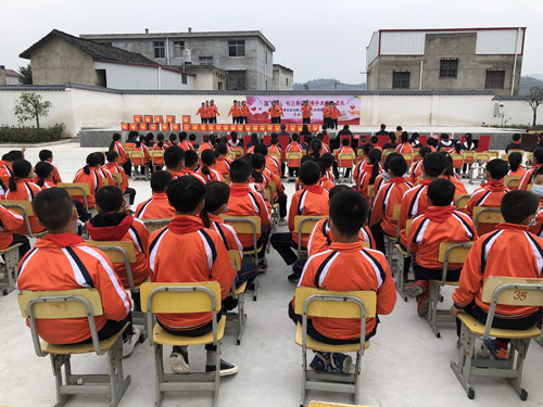 茅箭區武當路小學為房縣紅塔鎮五龍小學捐贈學習用品