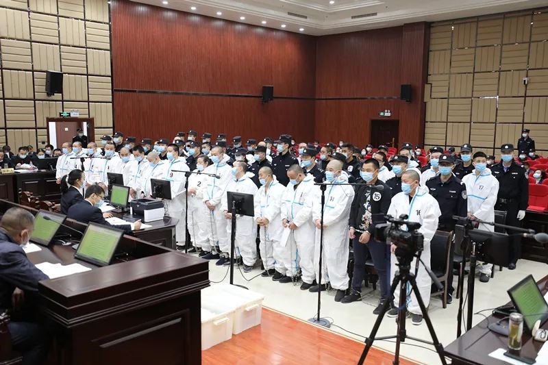 32人受審！房縣法院開庭審理一起重大黑社會性質組織犯罪案件