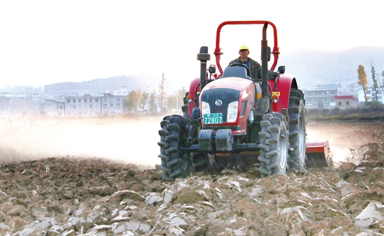 房縣：冬季備耕 促農增收