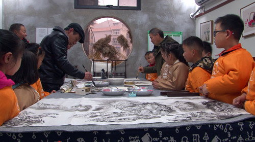 房縣文聯扎實開展文藝志愿服務提升活動