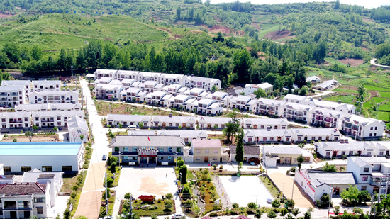 挪出“窮窩”奔小康