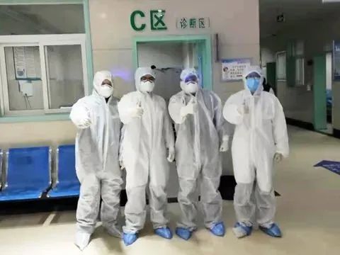 隔山，隔水，不隔愛！房縣我們為你加油！