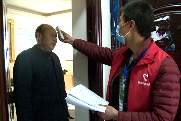 徐兵：小小樓棟長 織密疫情防控網