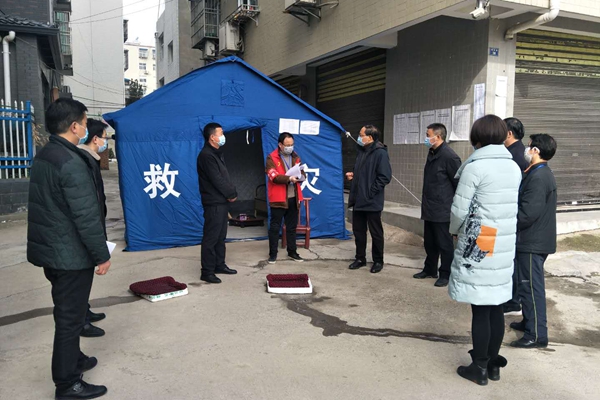 蔡賢忠檢查城關(guān)鎮(zhèn)部分預(yù)警風(fēng)險(xiǎn)小區(qū)防控工作