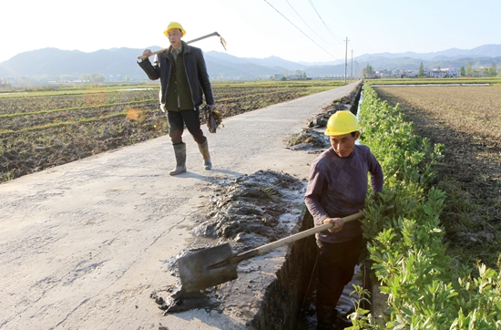 房縣清淤渠道保春灌