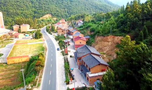 房縣：鄉建站村建班 管好自家路