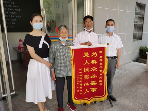 感黨恩！八旬抗美援朝老兵送錦旗點贊“貼心人”