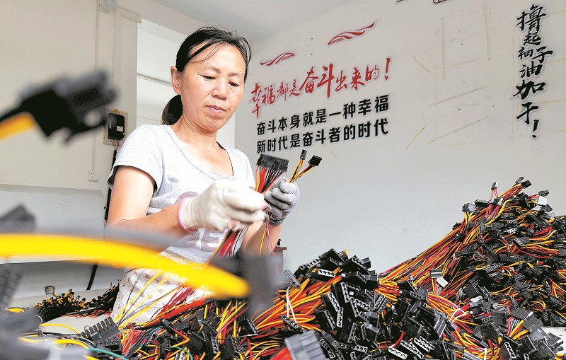 建好“火車頭”拉動貧困戶