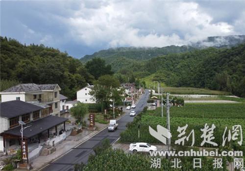 野人谷鎮(zhèn)三座庵村：“以旅促農(nóng)”打造46家農(nóng)家樂