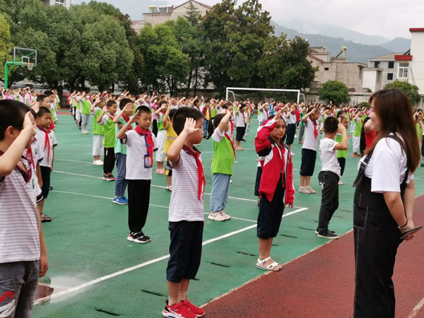 房縣青峰小學：一樣的節日 不一樣的精彩