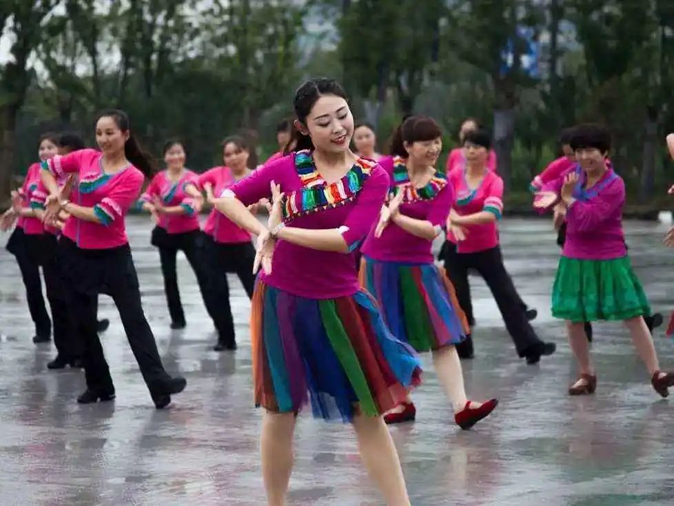 湖北省第五屆廣場舞大賽網絡投票開始了！來呀，一起快樂搖擺！