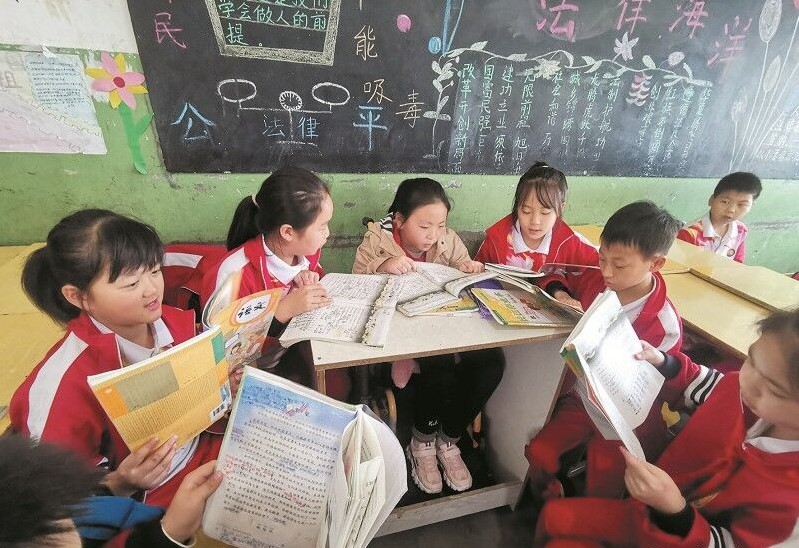 圓輪椅女孩上學夢