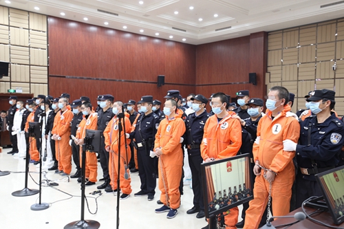 18人受審 房縣公開審理一起重大涉黑案