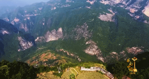 感動中國丨不信天不認(rèn)命！當(dāng)代愚公毛相林鋪就絕壁天路