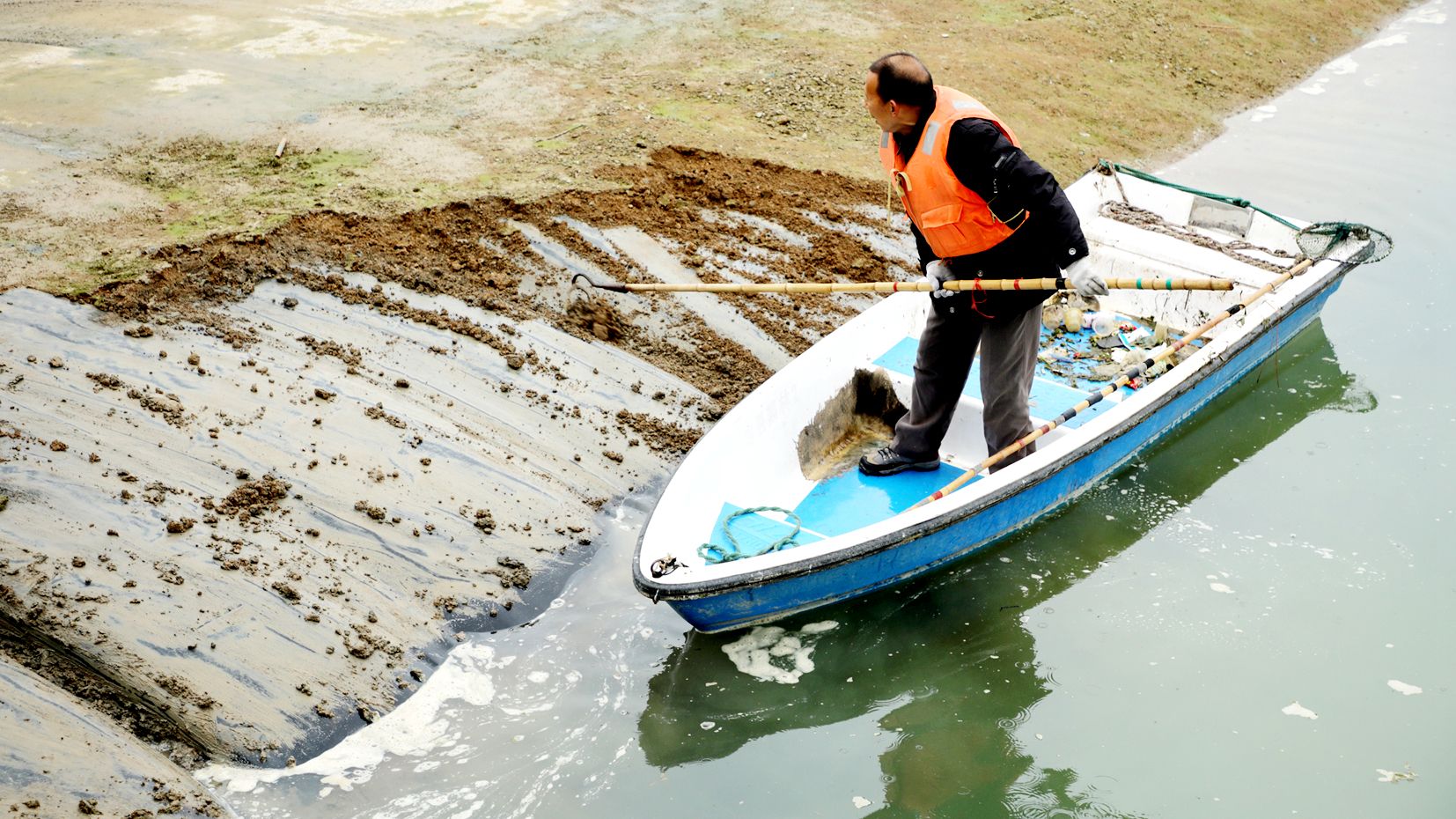 房縣：民間“河長”護河忙
