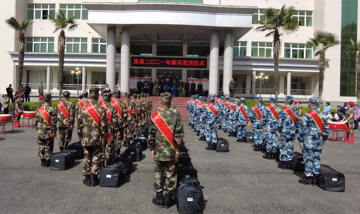 送新兵踏征程 房縣42名新兵入伍