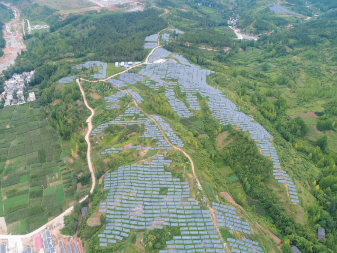 陽光“伏”利富百姓——房縣光伏產(chǎn)業(yè)發(fā)展側(cè)記