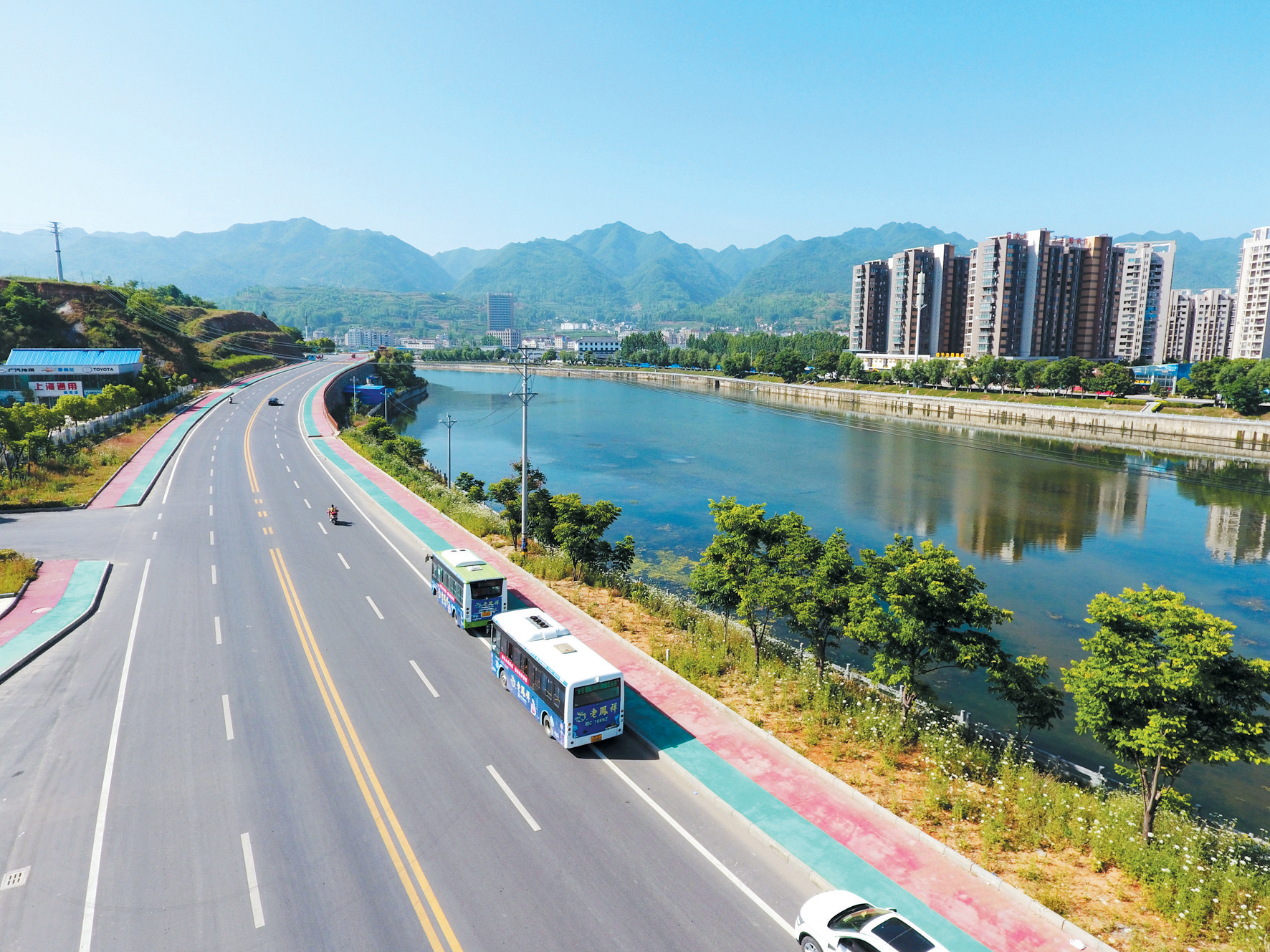 大道如砥向遠方——房縣交通運輸事業(yè)發(fā)展紀(jì)實