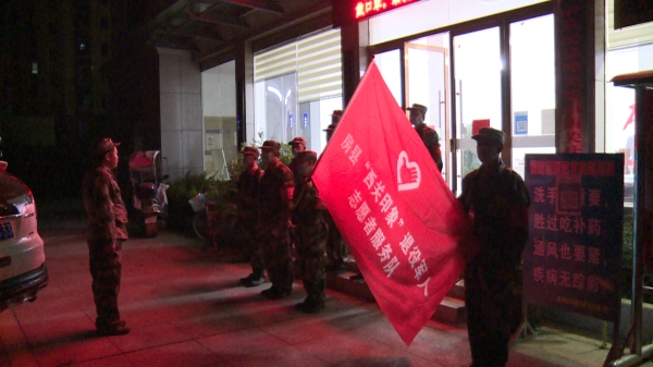 房縣：迷彩隊(duì)伍街上走 流動哨點(diǎn)把關(guān)口