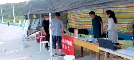軍店鎮：嚴守高速路口 把牢疫情防控“第一關”