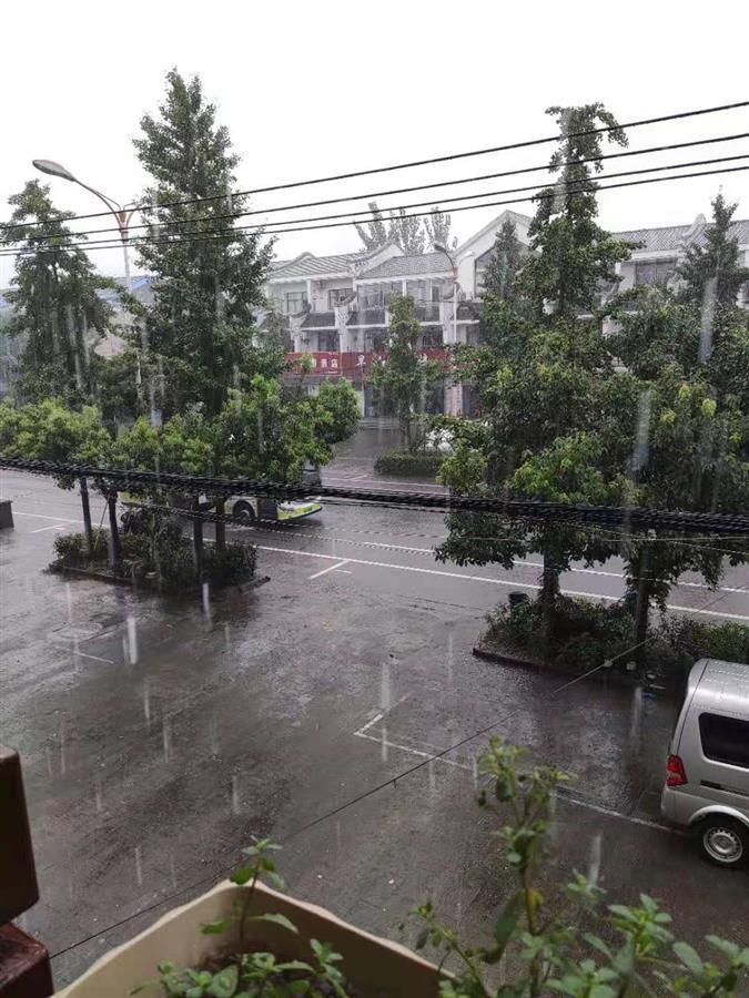 紅色預(yù)警！鄂東暴雨如注，武漢烏云密布，鄂西防范大暴雨