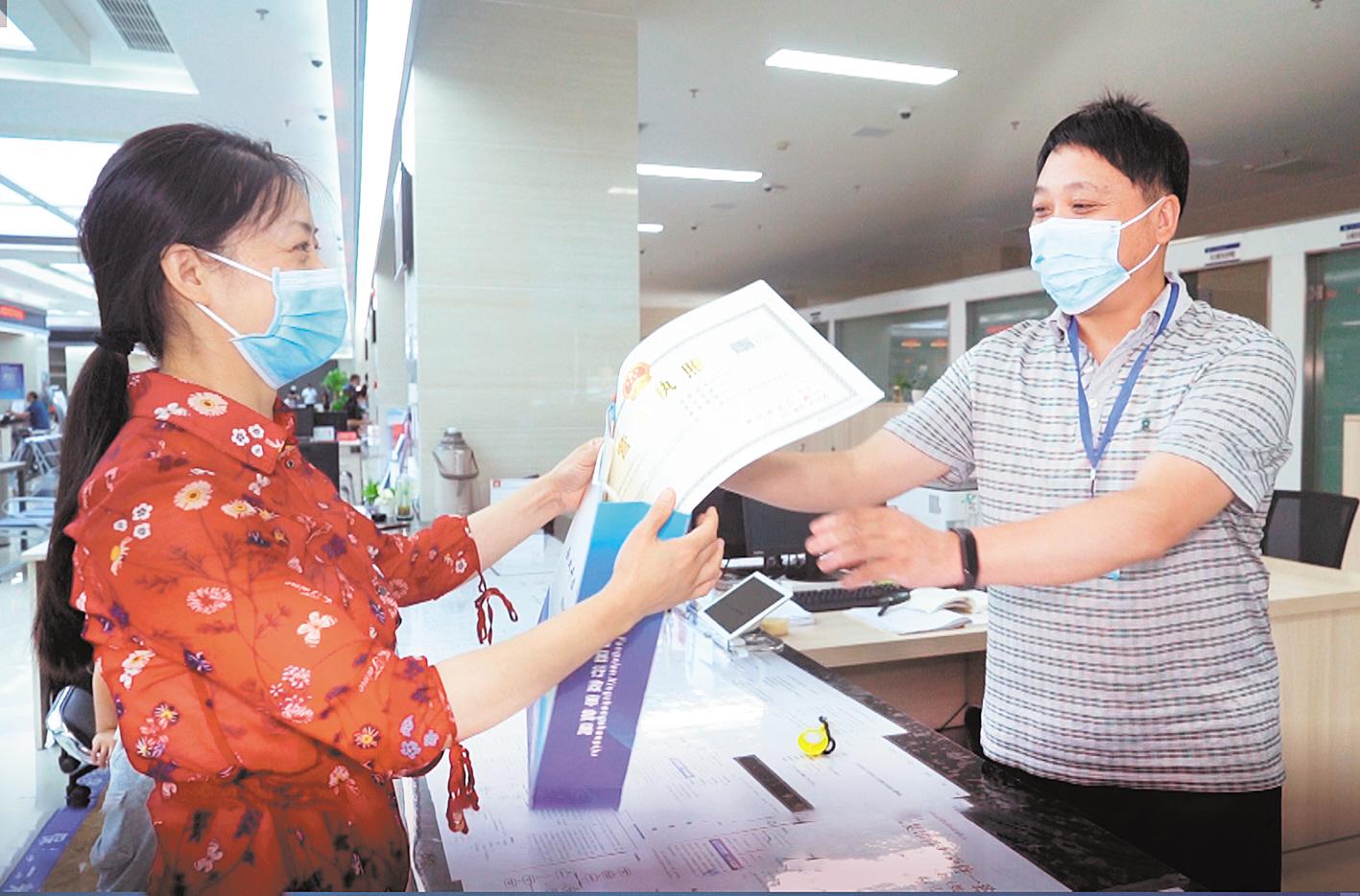 取消證明材料320項(xiàng) 房縣探索建設(shè)“無(wú)證明城市”