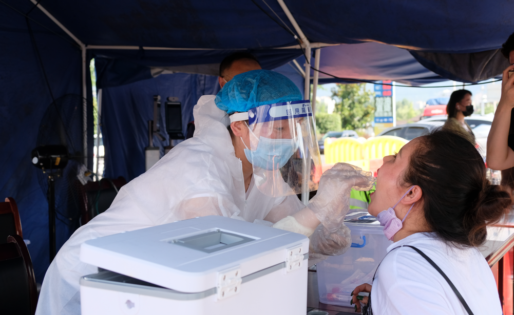 房縣嚴守高速公路出入口 把好疫情“外防輸入”第一關(guān)