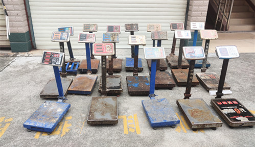 縣市場監管局突擊執法查獲19臺電子“作弊秤”