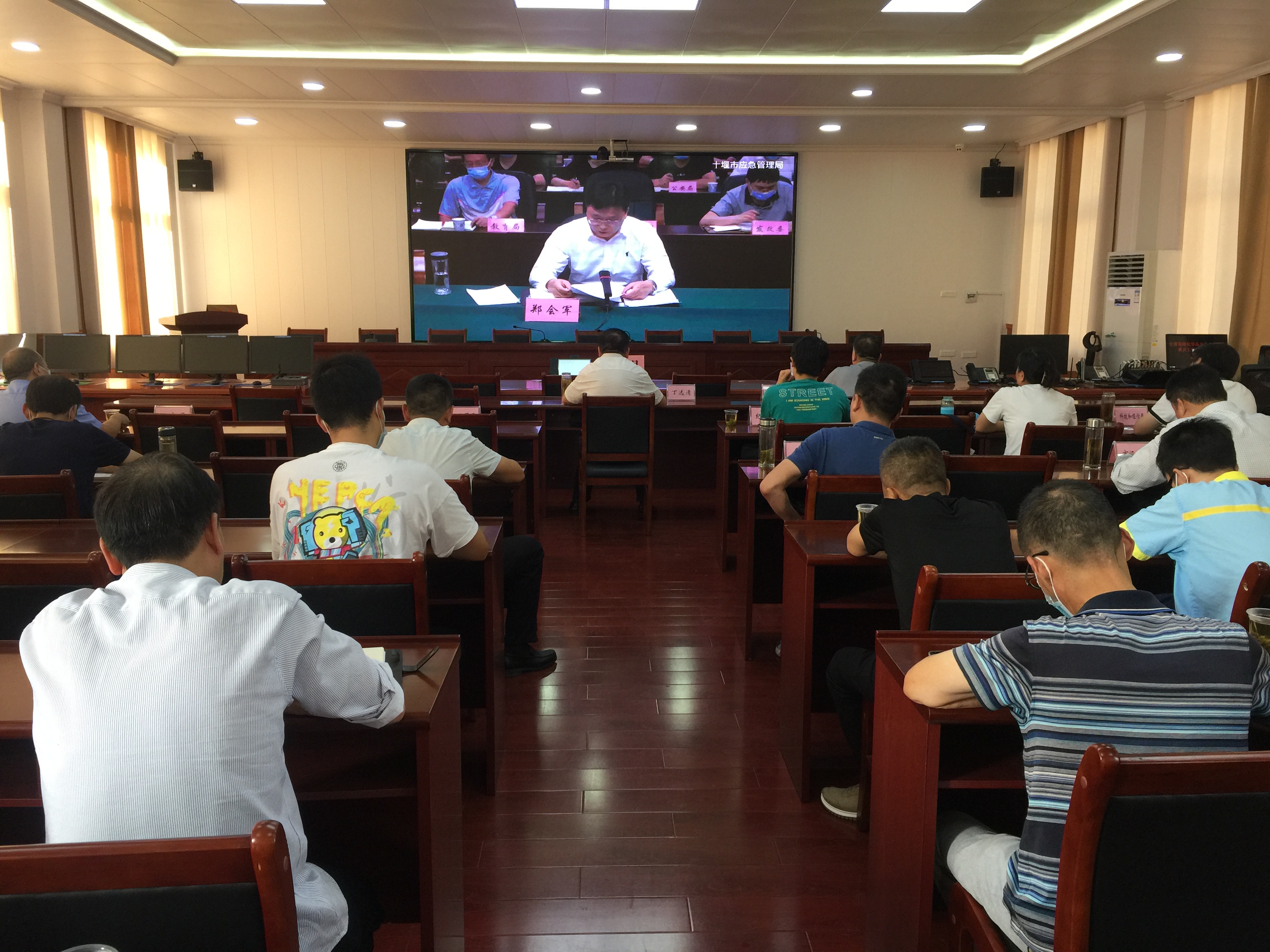 我縣組織收看全省危化品安全生產(chǎn)專項(xiàng)整治會(huì)議