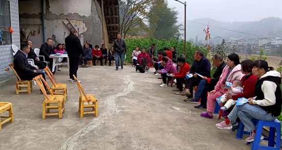 縣政法委駐村工作隊：多舉措開展“12340”群眾安全感滿意度宣傳工作