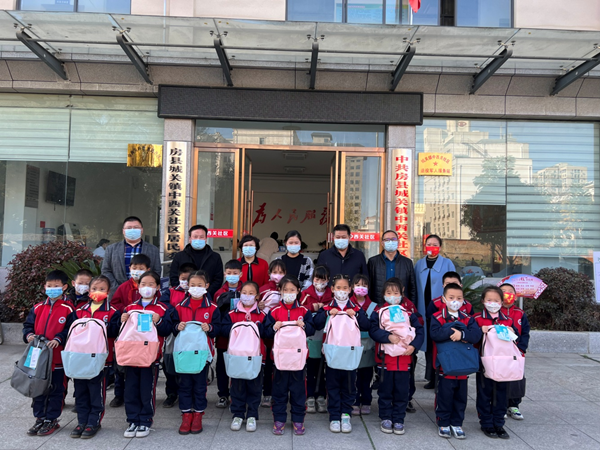 言傳身教  情暖童心