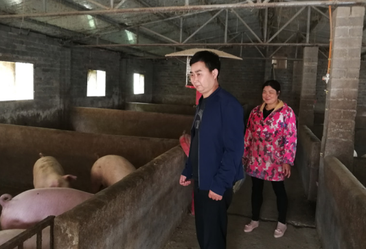 豬館鄭昌林：因?yàn)椤傲苓^雨”，所以想給別人“撐把傘”