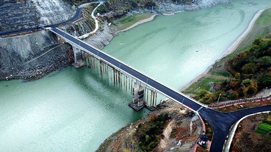 姚坪群眾盛贊堵河黃坪大橋正式通車