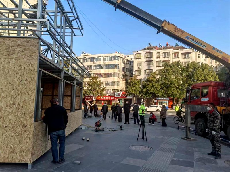 一座交警崗?fù)ぁ傲料唷背菂^(qū)重點(diǎn)路口