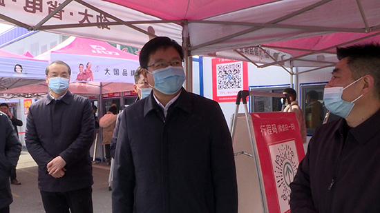 謝曉鳴檢查常態(tài)化疫情防控 慰問一線工作人員