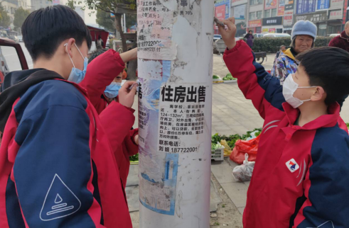 七河中學開展“學雷鋒，樹新風”志愿活動