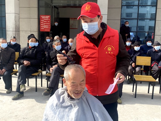 沙河鄉：志愿者到福利院開展學雷鋒活動