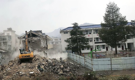 土城鎮白雞小學積極支持十房一級路建設