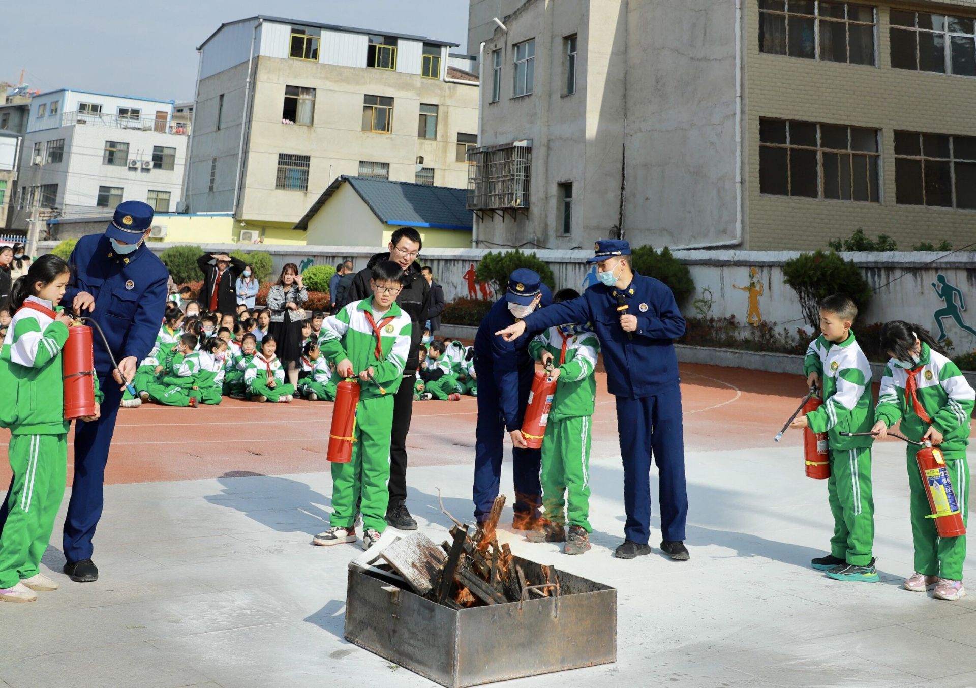 房縣城關鎮八一希望小學開展“全國中小學生安全教育日”主題教育系列活動