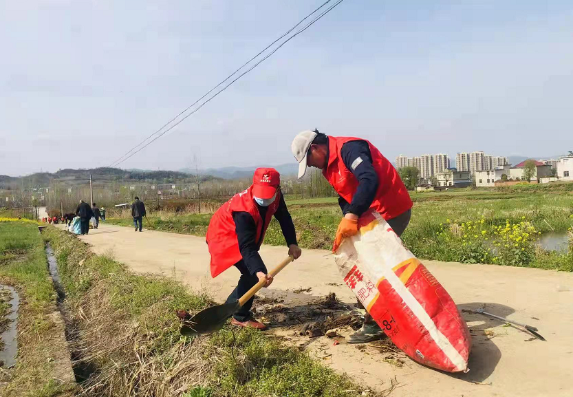 城關鎮財政所：開展“清掃房縣”志愿服務活動