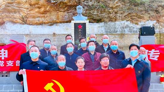 大木廠鎮：清明祭英烈  遺志永傳承