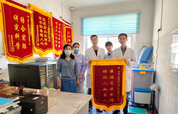 待病人如親人 房縣人民醫(yī)院腎內(nèi)科獲贈錦旗