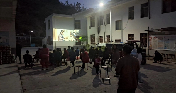 優秀電影進鄉村 豐富群眾夜生活