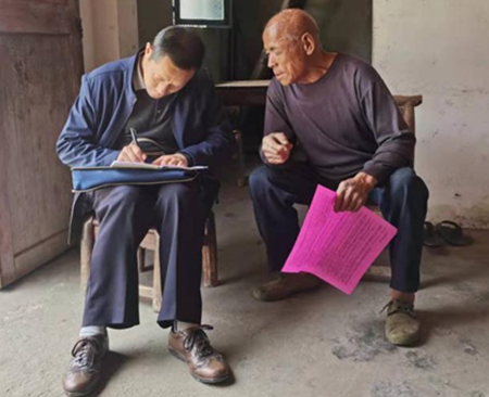 回龍鄉財政所開展強農惠農政策宣傳