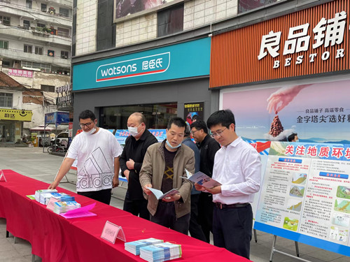 房縣集中開展“5.12”防災(zāi)減災(zāi)日科普宣傳活動