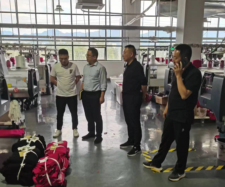 房縣商務服務中心 ：堅持“五個一”發力 推進“下察解暖”活動