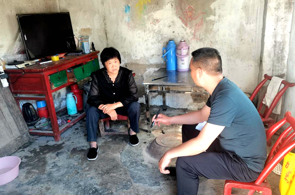 淮水村積極開展下基層察民情解民憂暖民心實(shí)踐活動(dòng)