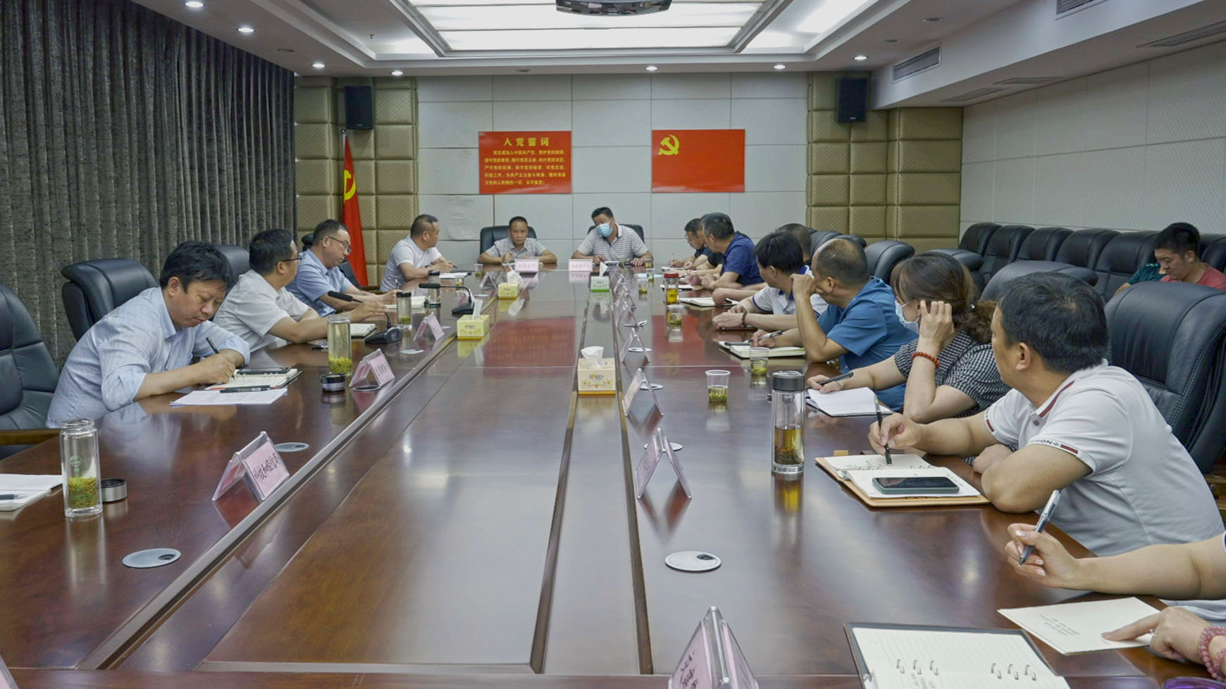 我縣組織收聽(tīng)收看全國(guó)全省交通保通保暢電視電話會(huì)